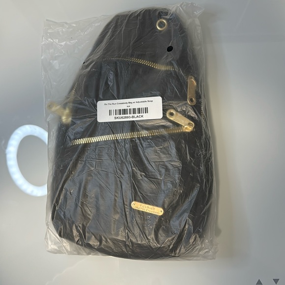 Fashion black quilted w/ gold hardware sling bag - Picture 4 of 11